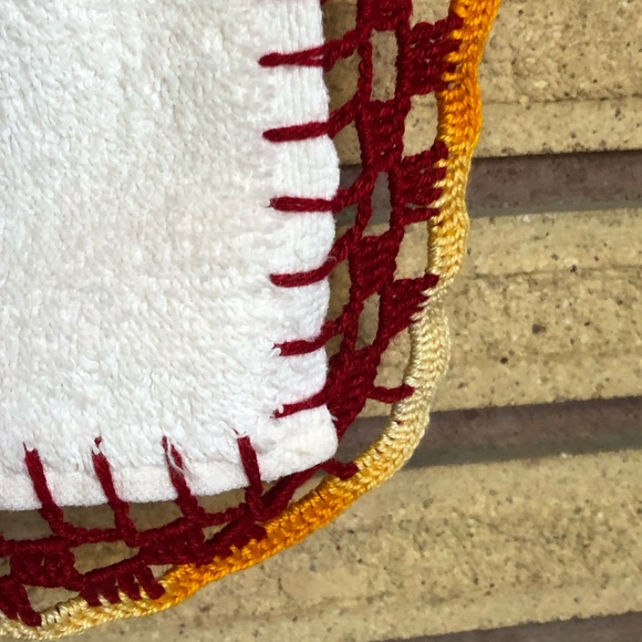 80's Floral Embroidered Bath Towel - Beach Towel - Granny Chic - Bathroom - Picture 7 of 15